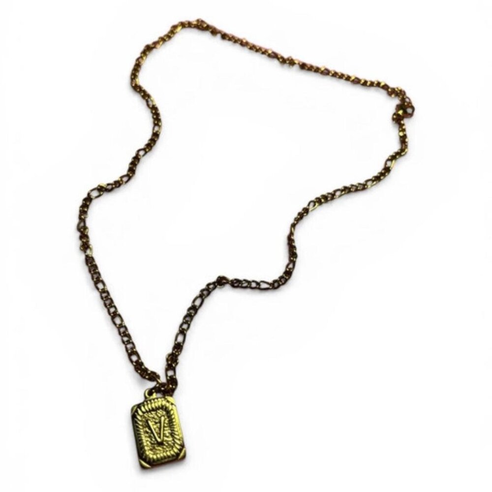 Gold chain necklace with V pendant #jewelry